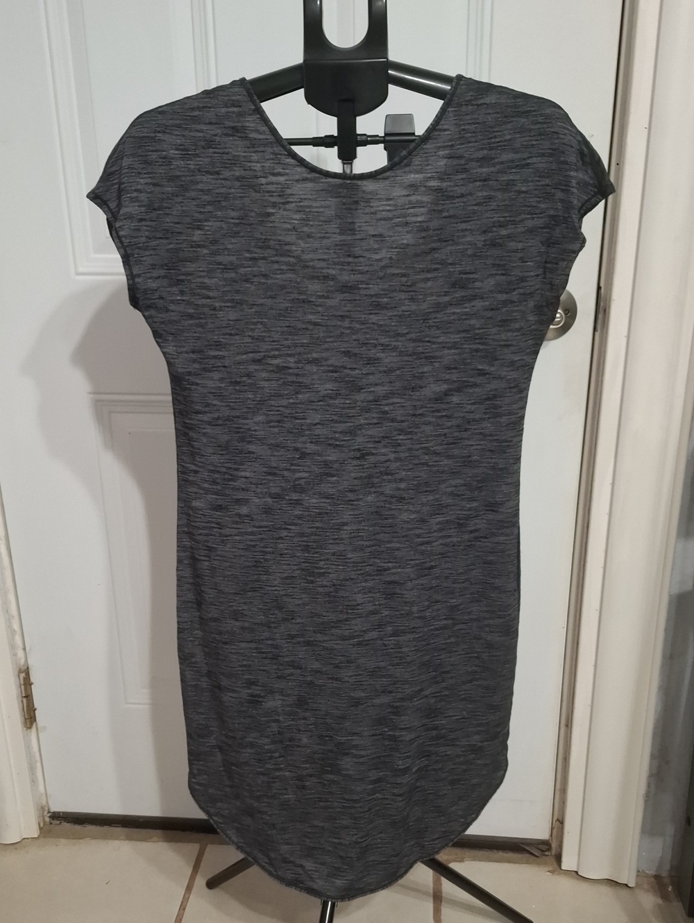 Lululemon Women's Gray Cap-Sleeve Tunic Top - Classic Everyday Style